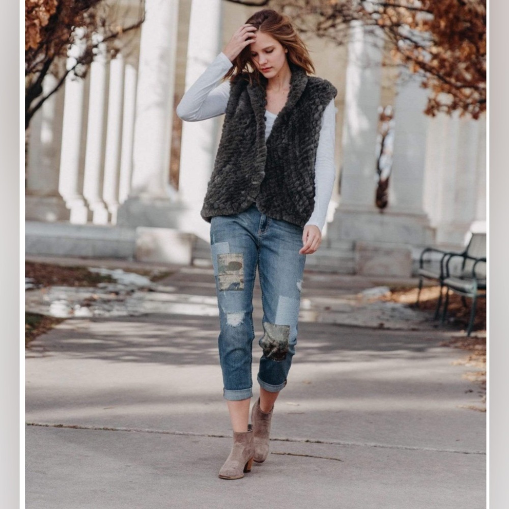 Love Token Faux Fur Vest Gray Open Front Cozy Fall Layering Size M
